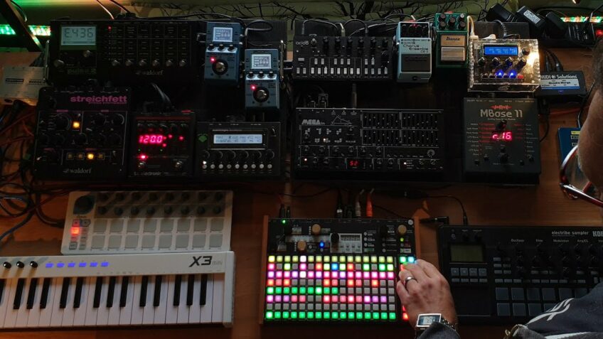 Twisted Electrons MegaFM demo & 100% MegaFM sounds Deluge looper jam